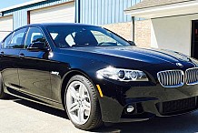 BMW enferme un voleur à distance dans sa voiture